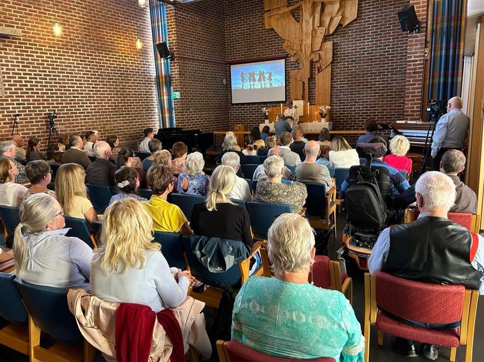 Felles gudstjeneste med Stavanger i Sandnes. Ved Hilde og Torgeir Tveter. Musikk : Sofia Krämer.