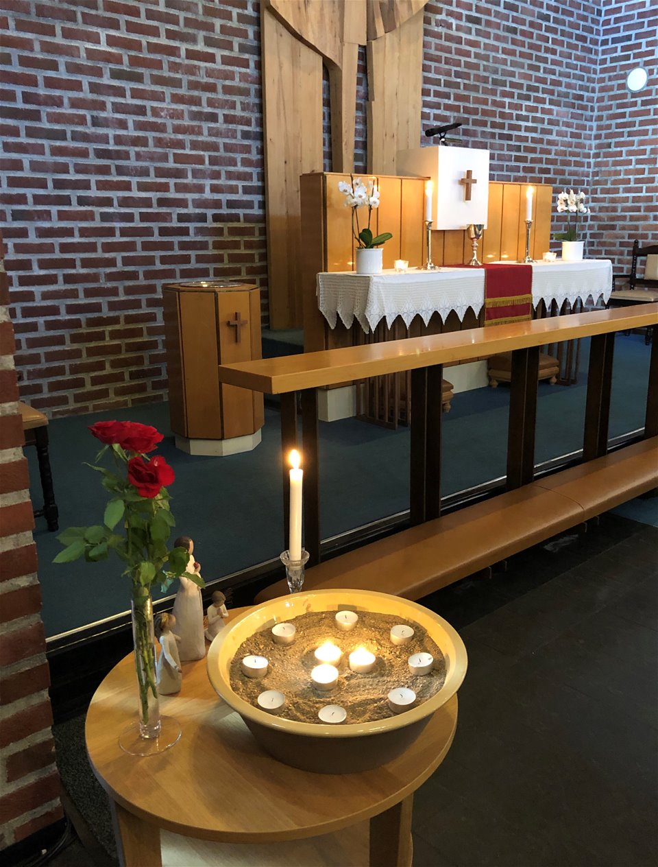 Kveldsro i Kirken v/ Torgeir Tveter. Musikk : Sofia Krämer. Nattverd