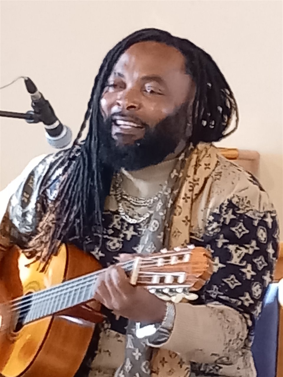 Gudstjeneste ved pastor Susan G. Mati. Tema:'Lys i mørket' Dominique Essono synger. Musikk av Audun Frode Ringkjøb. Kirkekaffe.