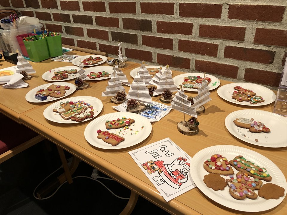 Gudstjeneste med juleverksted og lunsj ved Hilde Tveter. 2. søndag i advent. Musikk : Marit Anne Almås og Benedikte Skjæveland Eidissen.