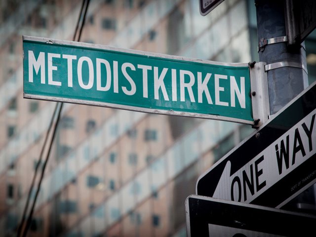 Ulike kor  og enkeltpersoner øver i kirkerommet, morgen, ettermiddag og kveld gjennom hele uka