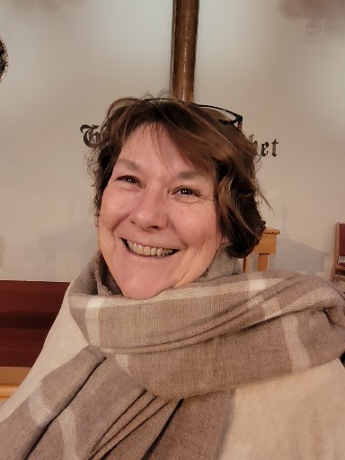 ALLE- SAMMEN -gudstjeneste. Starter med kirkekaffe. Tema: «Hva har du i sekken?» Vigdis-Merete  Rønning med flere .  Musikk av Egil Granum. 