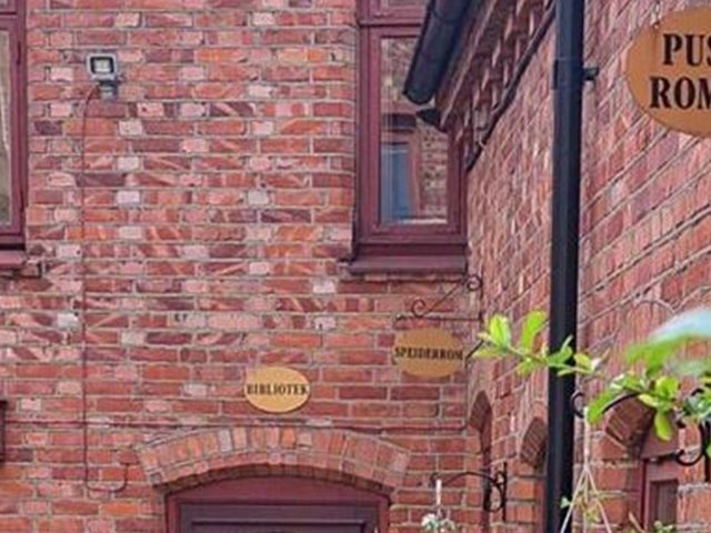 Bakgårdskafè og åpen kirke