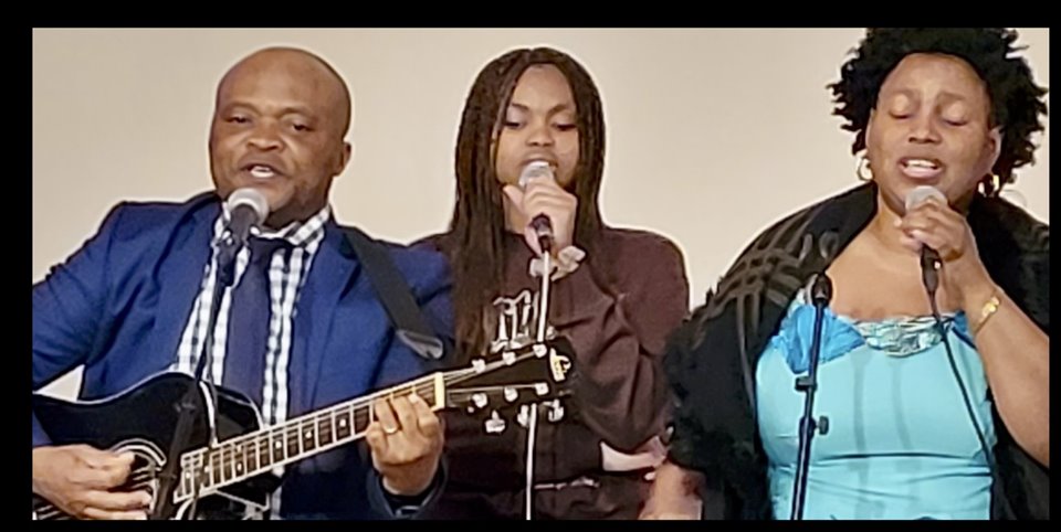 Pinsegudstjeneste med Familien Kubuya, Barnegruppe, Dominique Essono, vitnesbyrd,sang og dans og afrikansk mat.