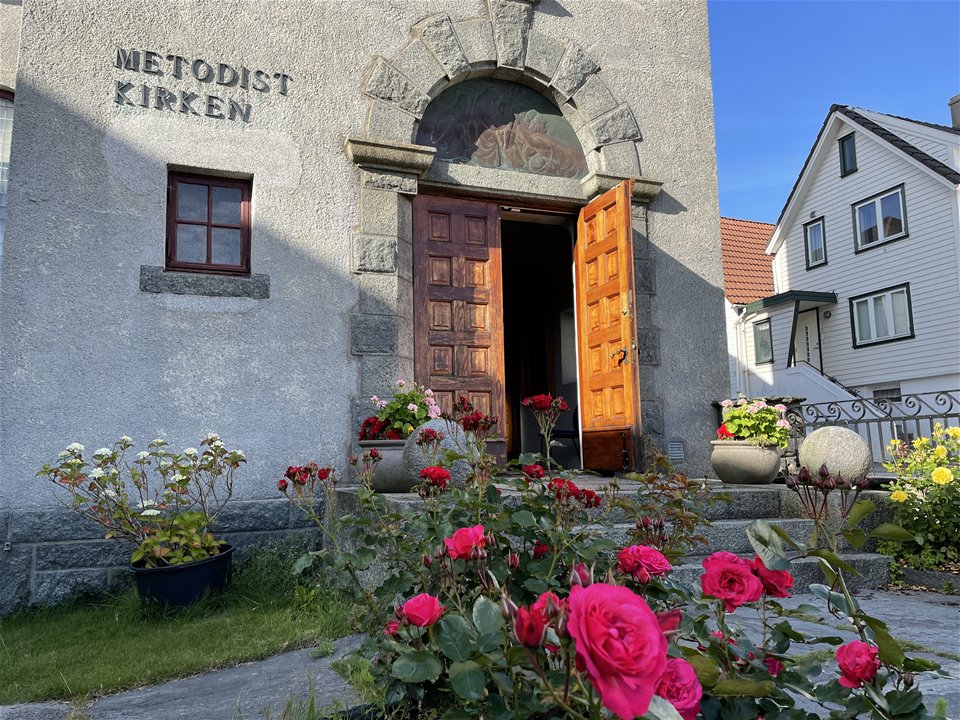 Felles høstfest i Stavanger. Gjest : Hilde Marie Øgreid. Sangkoret deltar. Musikk : Harald Sævik