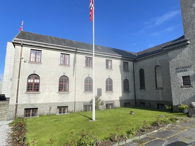 Åpen kirke i sideskipet 